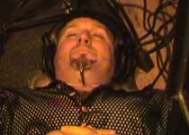 ... doch Dim hrt nix mehr: Das Aschentonnen-Vermbeln hat ihm den Rest gegeben